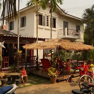 https://villa-suan-maak.hotelsluangprabang.com